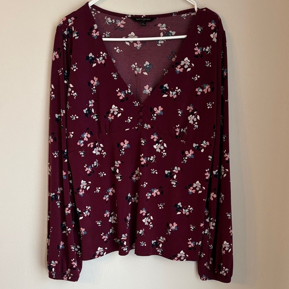 Banana Republic Floral Burgundy long sleeve button v-neck Top blouse Women’s LG